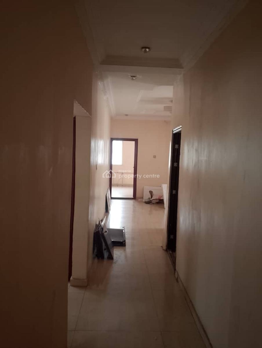 Self Serviced Three 3 Bedroom Apartment Upstairs, Off Admiralty Way, Lekki Phase 1, Lekki, Lagos, Flat / Apartment for Rent