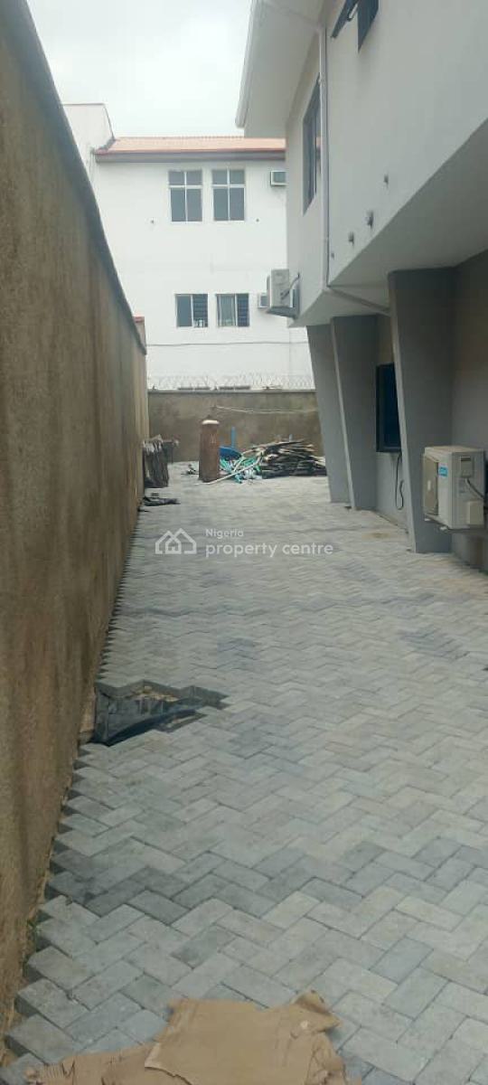 5 Bedroom Semi Detached House with 1 Room Bq, Tokunbo Marculey Street, Gra Phase 2, Magodo, Lagos, Semi-detached Duplex for Rent