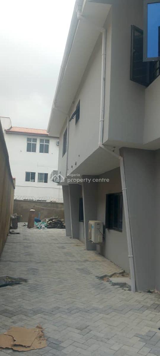 5 Bedroom Semi Detached House with 1 Room Bq, Tokunbo Marculey Street, Gra Phase 2, Magodo, Lagos, Semi-detached Duplex for Rent
