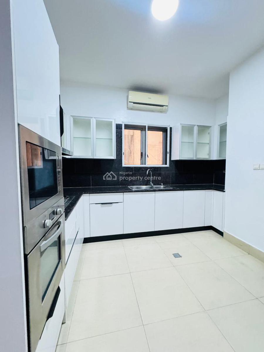 Luxuriously Built 2 Bedroom Flat + Bq, Lekki Phase 1, Lekki, Lagos, Flat / Apartment for Rent