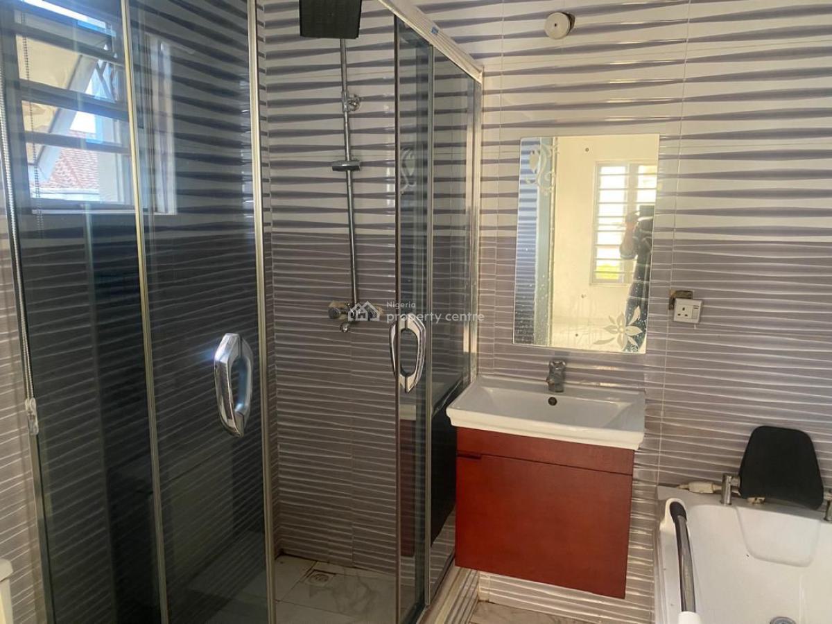 Extra-large Masters Bedroom in a Prime Estate, Idado, Lekki, Lagos, Flat / Apartment for Rent