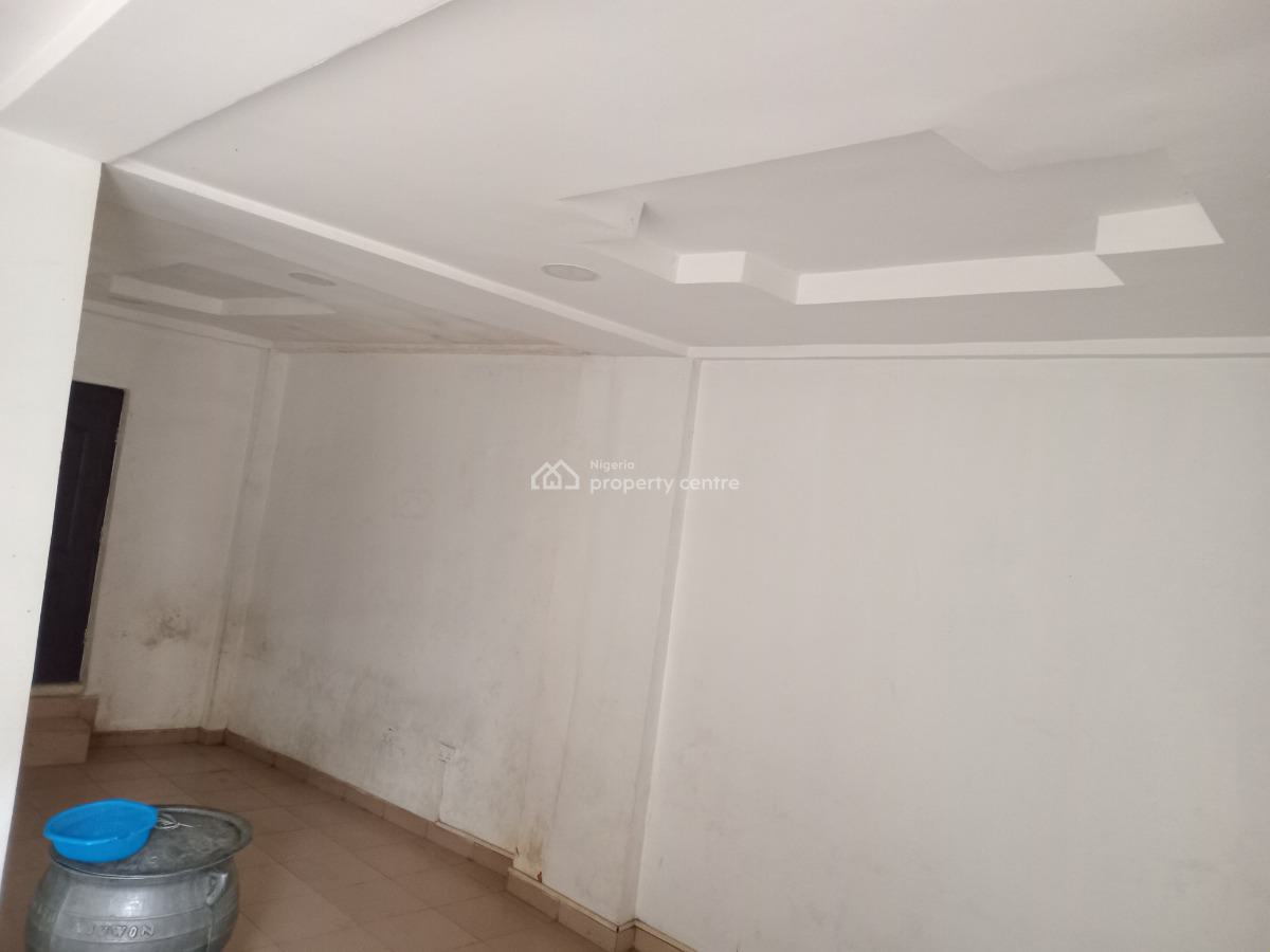 Califonia Shop Space, Adekunle, Yaba, Lagos, Restaurant / Bar for Rent