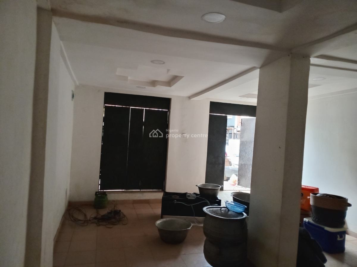 Califonia Shop Space, Adekunle, Yaba, Lagos, Restaurant / Bar for Rent