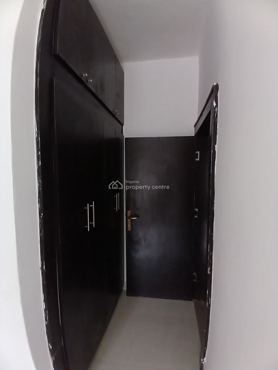 Well Renovated 3 Bedroom Block of Flat, Diplomatic Zone, Asokoro District, Abuja, House for Rent