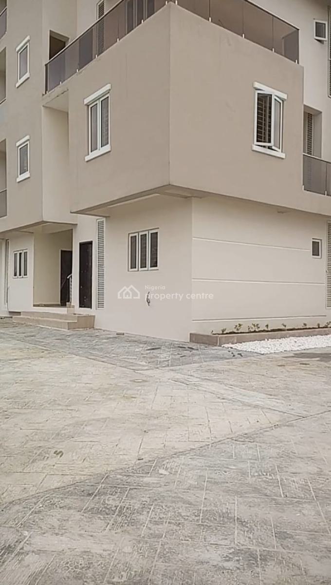 Standard 3-bedrom Flat, Mobil Road, Ilaje, Ajah, Lagos, Flat / Apartment for Rent