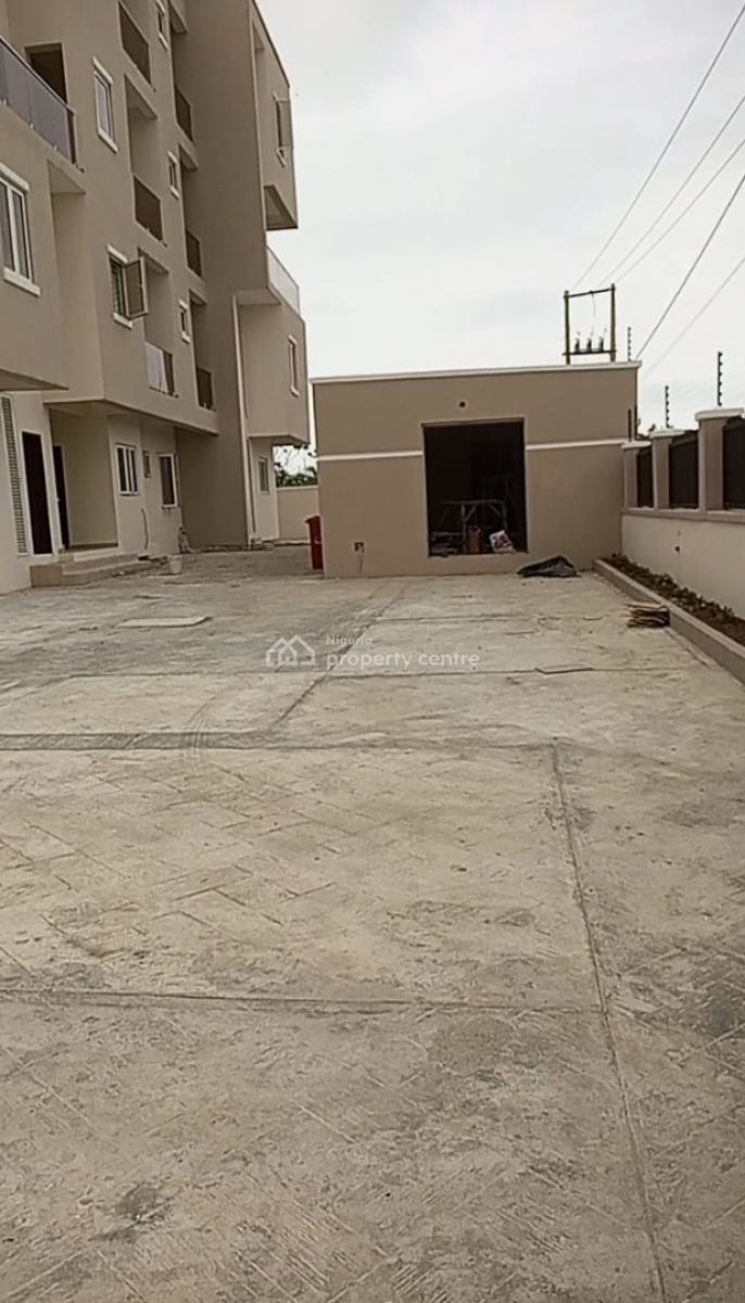 Standard 3-bedrom Flat, Mobil Road, Ilaje, Ajah, Lagos, Flat / Apartment for Rent