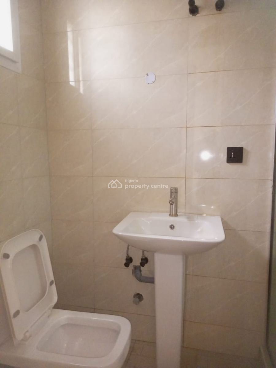 Standard 3-bedrom Flat, Mobil Road, Ilaje, Ajah, Lagos, Flat / Apartment for Rent