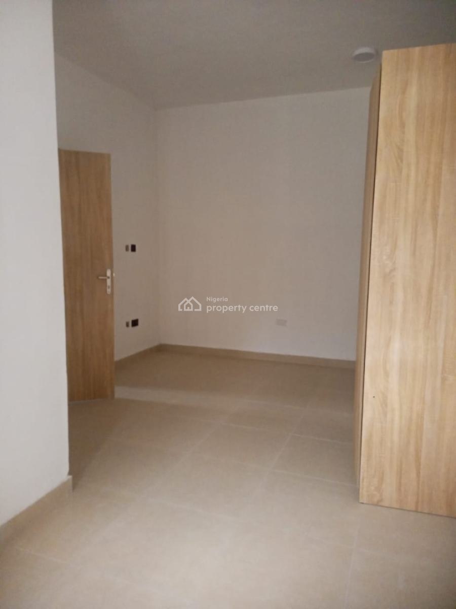 Standard 3-bedrom Flat, Mobil Road, Ilaje, Ajah, Lagos, Flat / Apartment for Rent