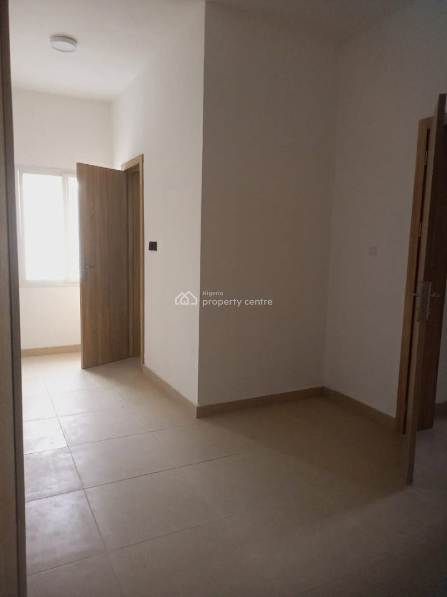 Standard 3-bedrom Flat, Mobil Road, Ilaje, Ajah, Lagos, Flat / Apartment for Rent