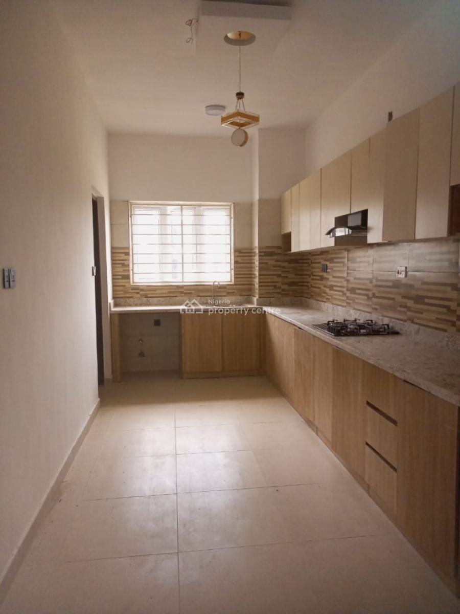 Standard 3-bedrom Flat, Mobil Road, Ilaje, Ajah, Lagos, Flat / Apartment for Rent