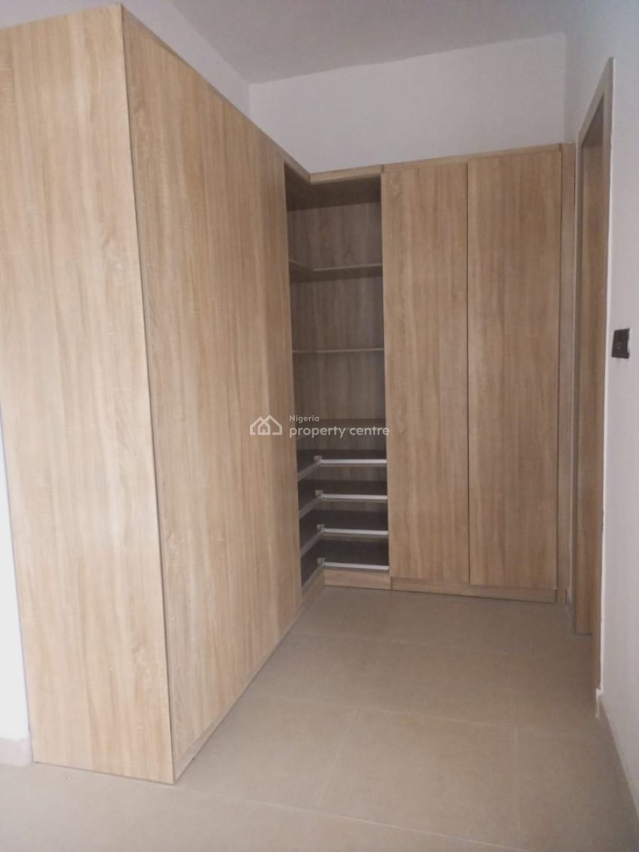Standard 3-bedrom Flat, Mobil Road, Ilaje, Ajah, Lagos, Flat / Apartment for Rent