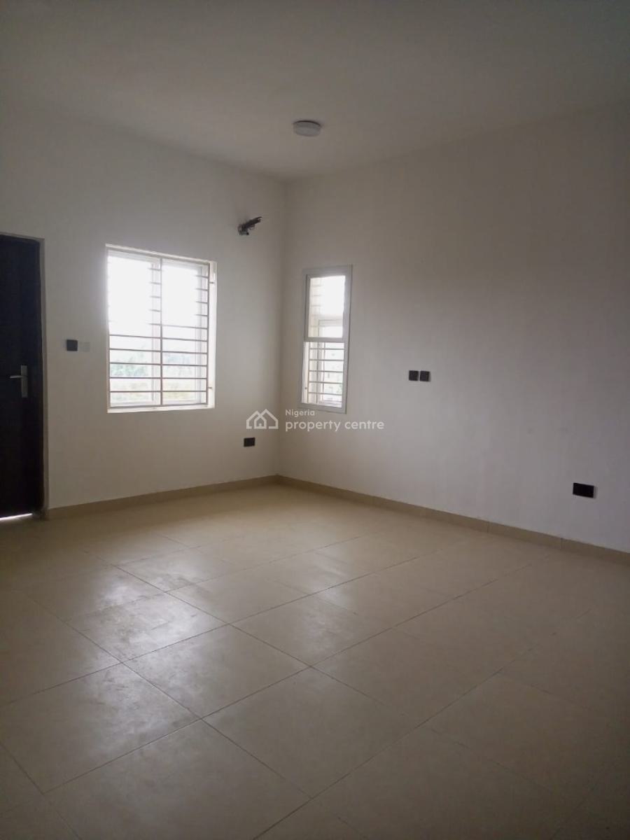 Standard 3-bedrom Flat, Mobil Road, Ilaje, Ajah, Lagos, Flat / Apartment for Rent