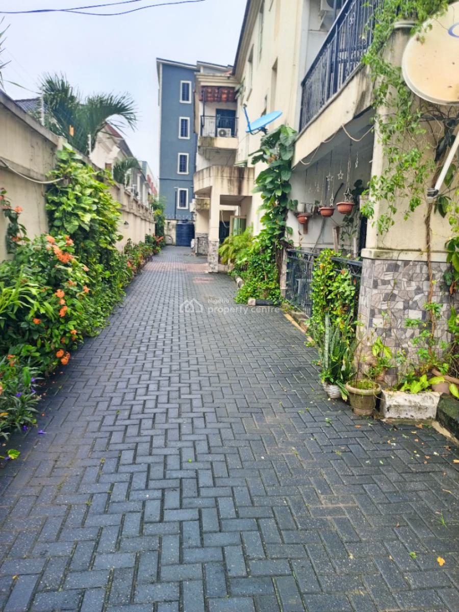a Lovely 3 Flat with a Bq in a Serviced Apartment, Ikeja Gra, Ikeja, Lagos, Flat / Apartment for Rent