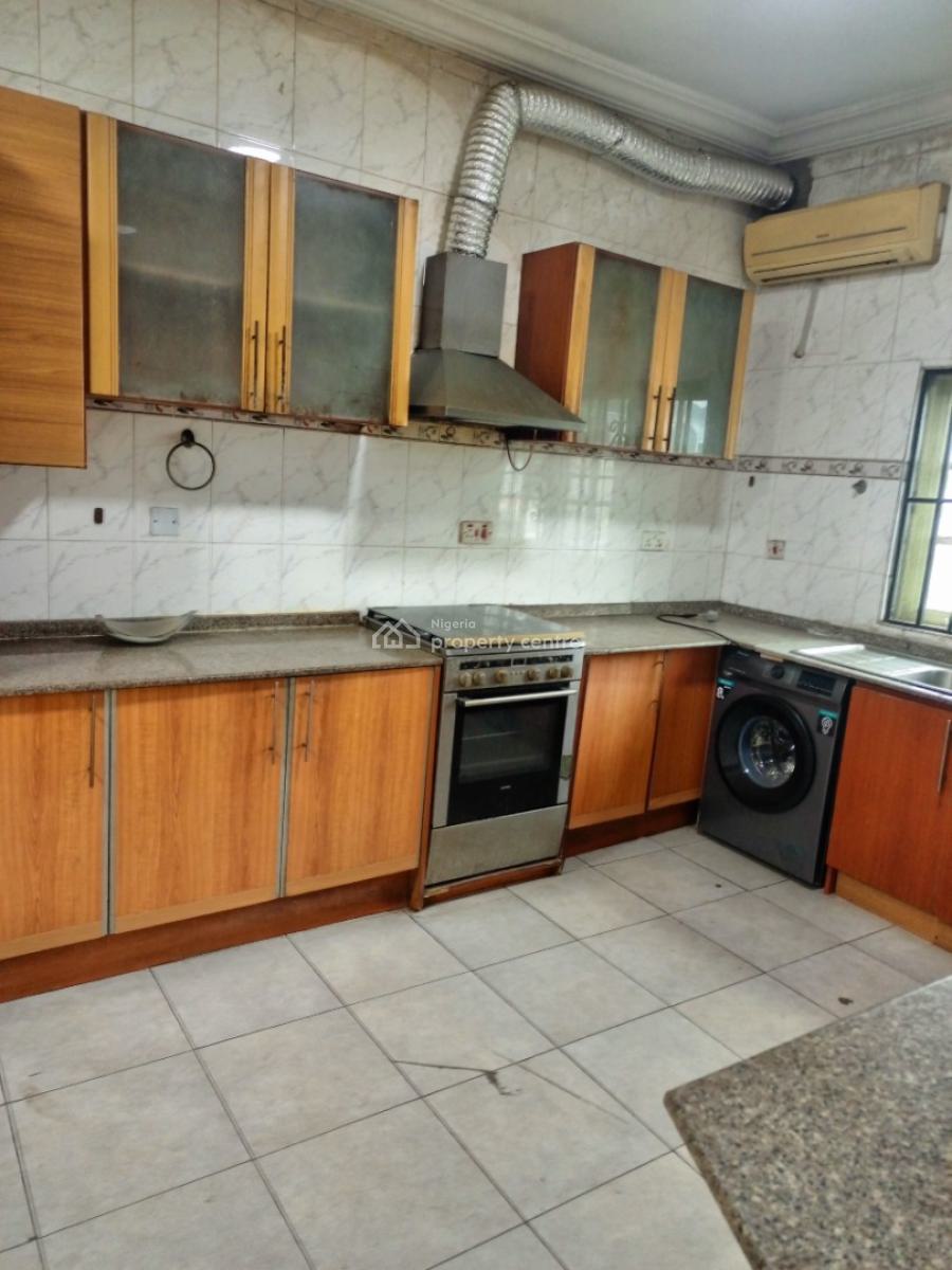 a Lovely 3 Flat with a Bq in a Serviced Apartment, Ikeja Gra, Ikeja, Lagos, Flat / Apartment for Rent
