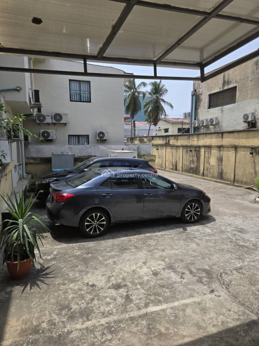 Massive Semi Detached House, Formally Used for Restaurant and Coffee, Victoria Island (vi), Lagos, Restaurant / Bar for Rent