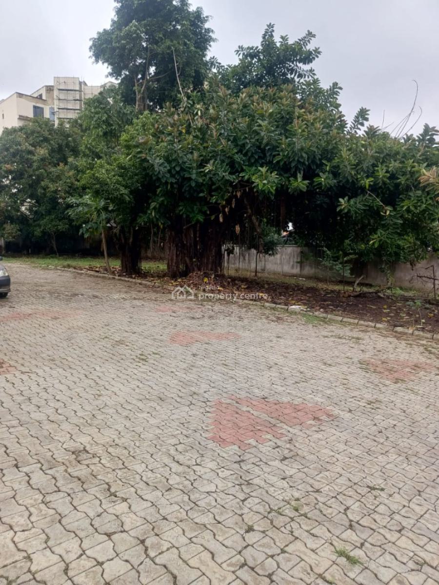 Large Mansion Consisting of 7 Rooms and a 4 Bedroom Bq, New Bodija, Ibadan, Oyo, House for Rent