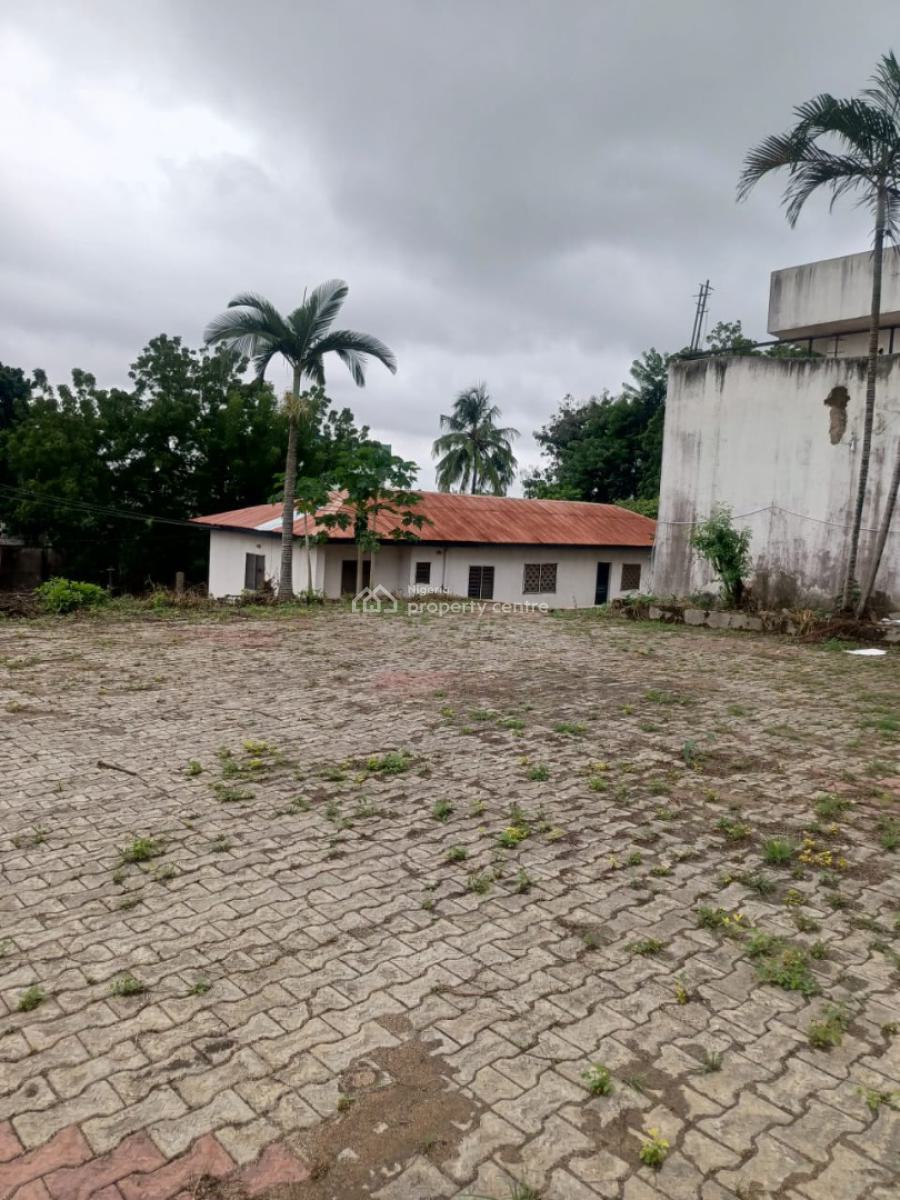 Large Mansion Consisting of 7 Rooms and a 4 Bedroom Bq, New Bodija, Ibadan, Oyo, House for Rent