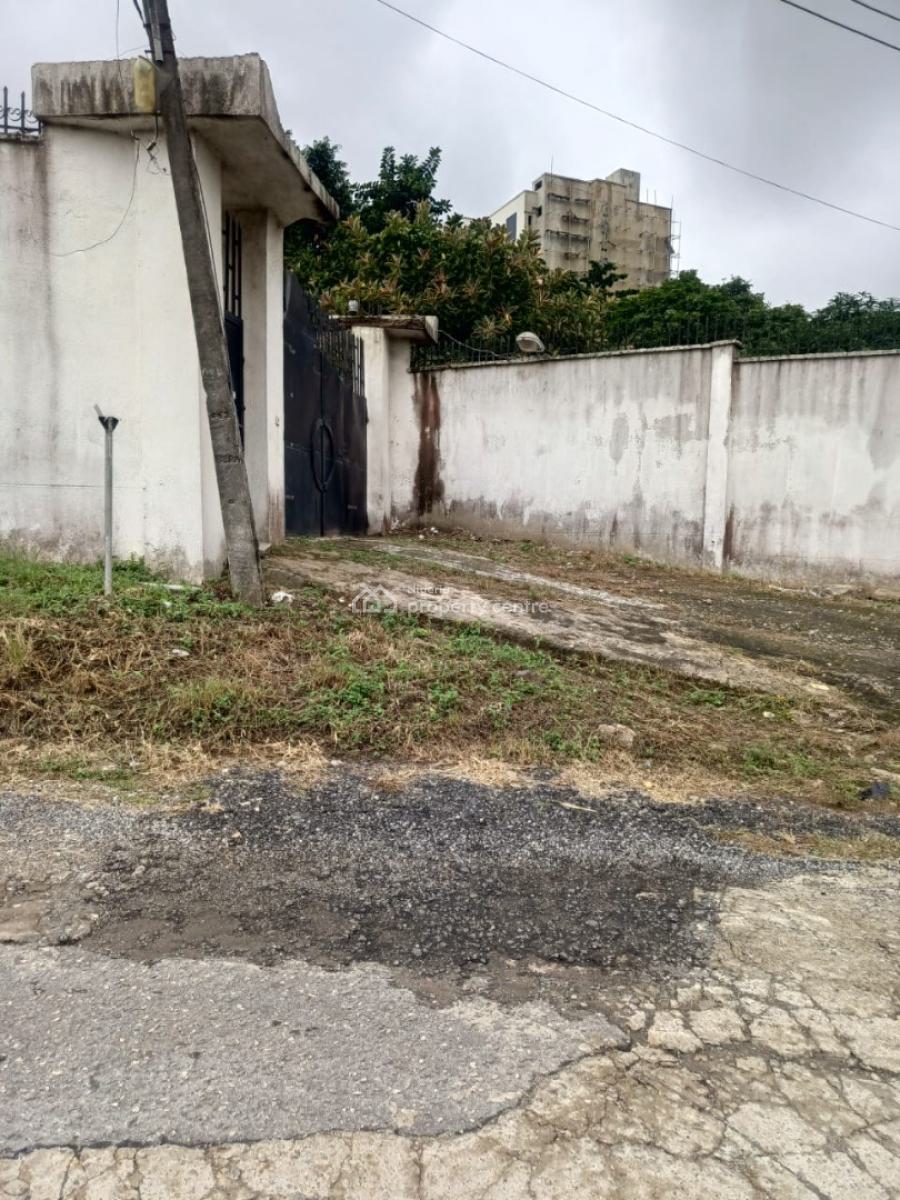 Large Mansion Consisting of 7 Rooms and a 4 Bedroom Bq, New Bodija, Ibadan, Oyo, House for Rent