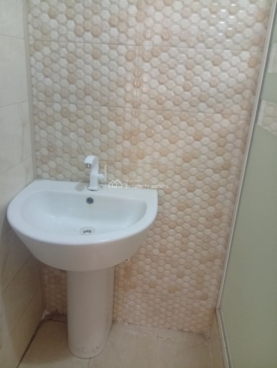 a Self Serviced 2 Bedroom Flat in Lekki Phase 1., Lekki Phase 1, Lekki Phase 1, Lekki, Lagos, Flat / Apartment for Rent