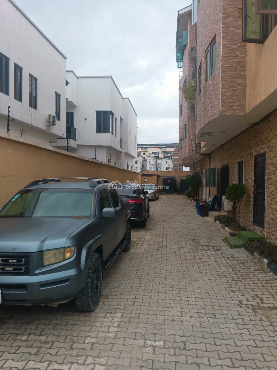 Very Tiny One Room Bq, No Kitchen, Admiralty Homes Estate, Alpha Beach Road, New-road Bus-stop, Igbo Efon, Lekki, Lagos, Self Contain (single Rooms) for Rent