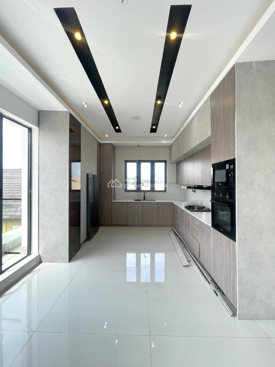 Luxurious 4 Bedroom Maisonette Fully Serviced with a Pool, Lekki Phase 1, Lekki, Lagos, Flat / Apartment for Sale