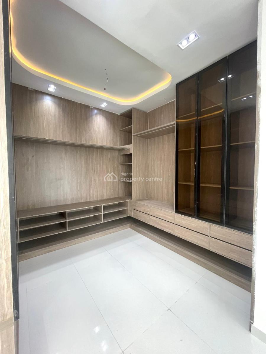 Luxurious 4 Bedroom Maisonette Fully Serviced with a Pool, Lekki Phase 1, Lekki, Lagos, Flat / Apartment for Sale