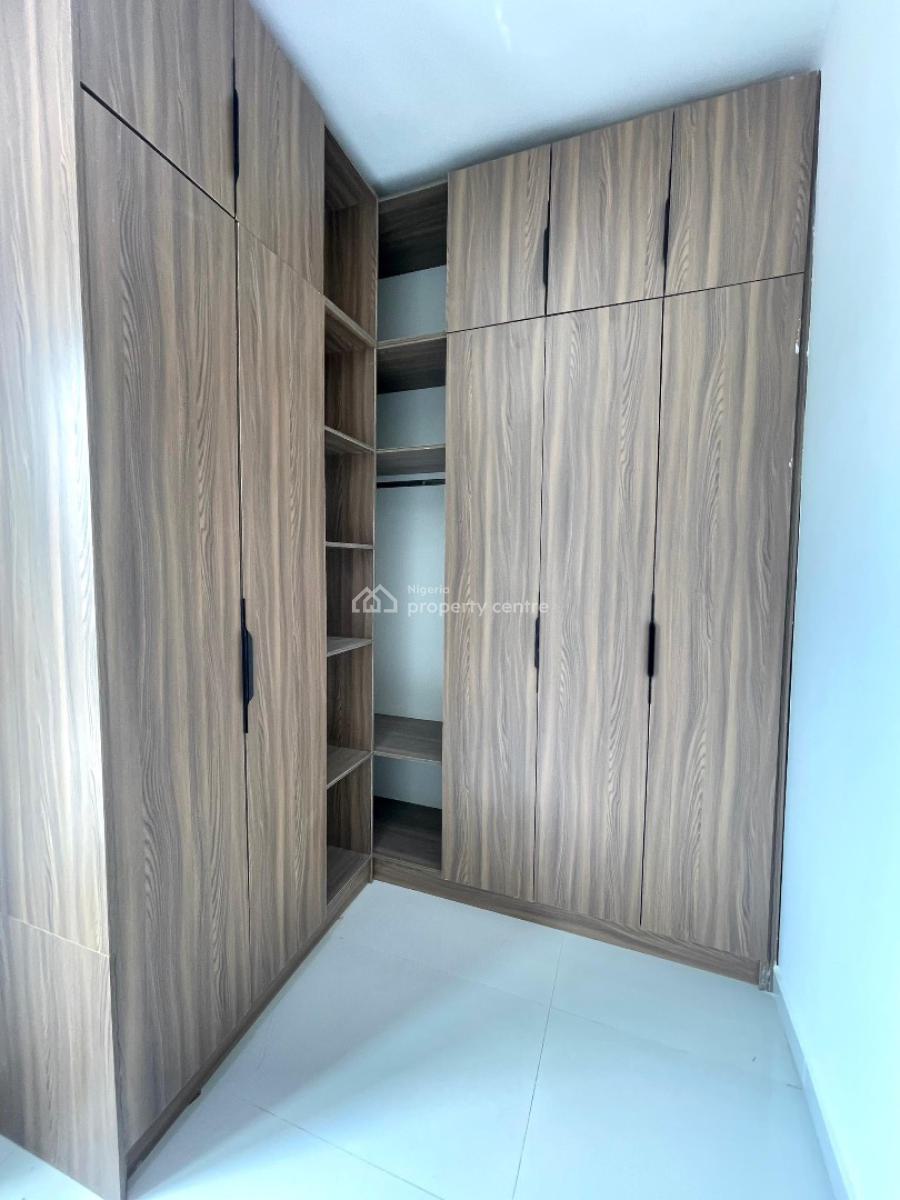 Luxurious 4 Bedroom Maisonette Fully Serviced with a Pool, Lekki Phase 1, Lekki, Lagos, Flat / Apartment for Sale