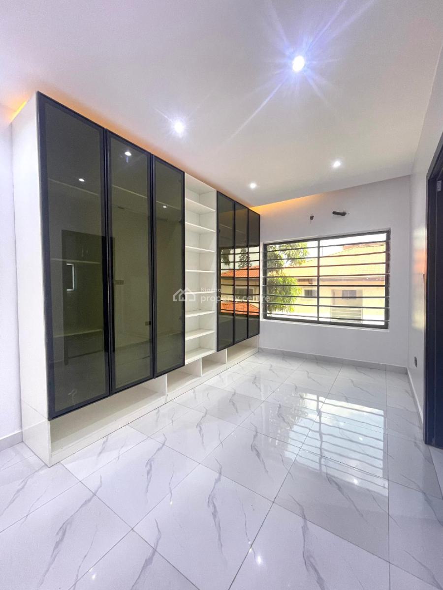 3 Bedroom Serviced Apartment with an Elevator and Bq, Lekki Phase 1, Lekki, Lagos, Flat / Apartment for Sale