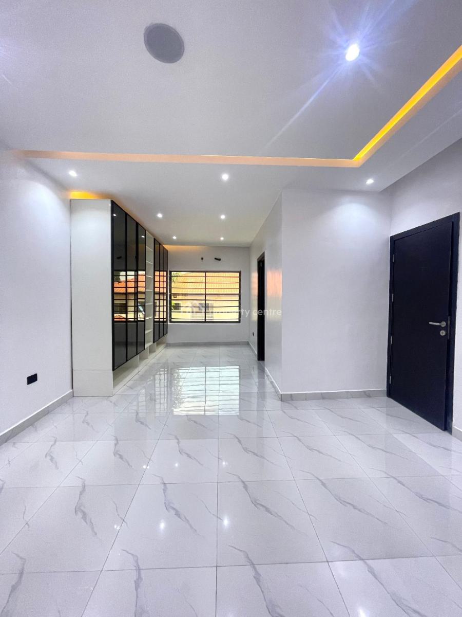 3 Bedroom Serviced Apartment with an Elevator and Bq, Lekki Phase 1, Lekki, Lagos, Flat / Apartment for Sale