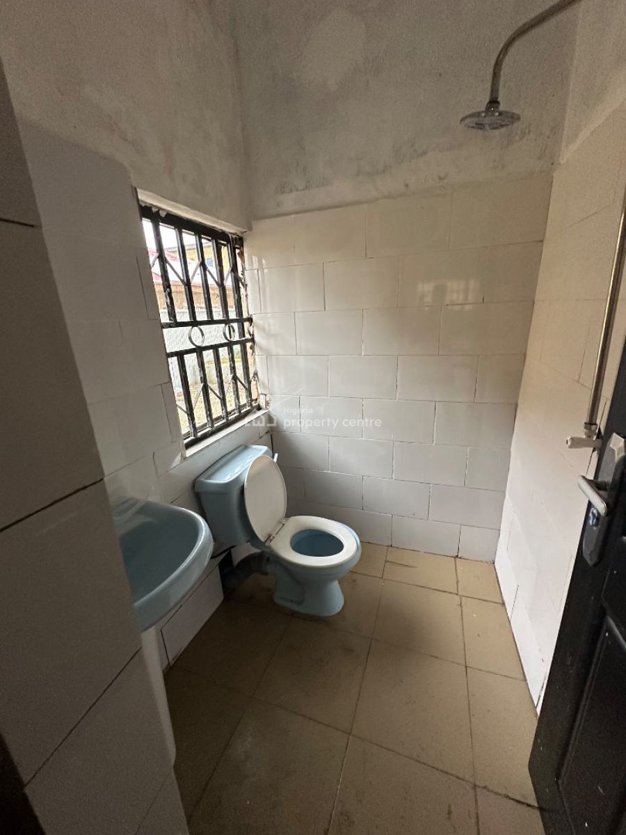 a Spacious Room Self Contain Apartment  in a Cozy Neighborhood, 6th Avenue Before Charlie Boy Gate, Gwarinpa, Abuja, Self Contain (single Rooms) for Rent