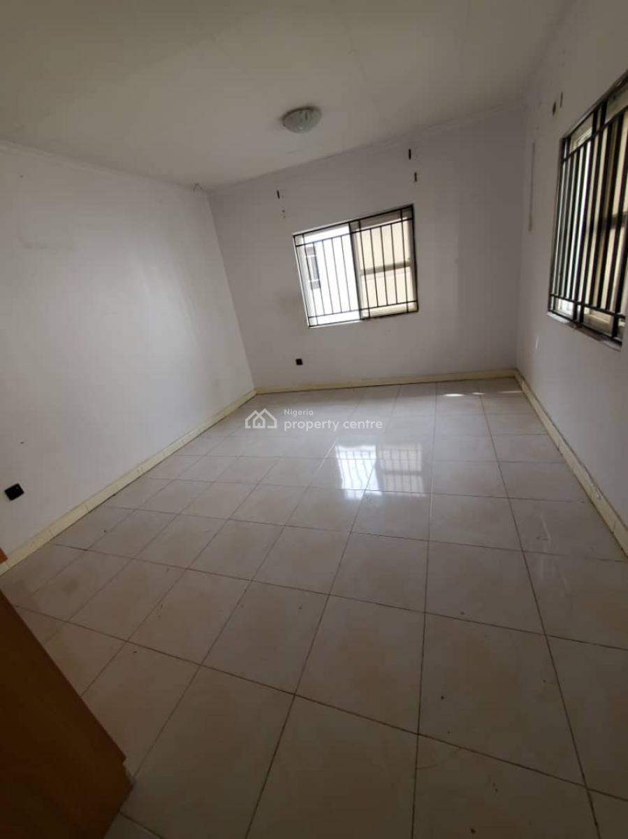 Spacious 2 Bedroom Flats, Lekki Phase 1, Lekki, Lagos, Flat / Apartment for Rent