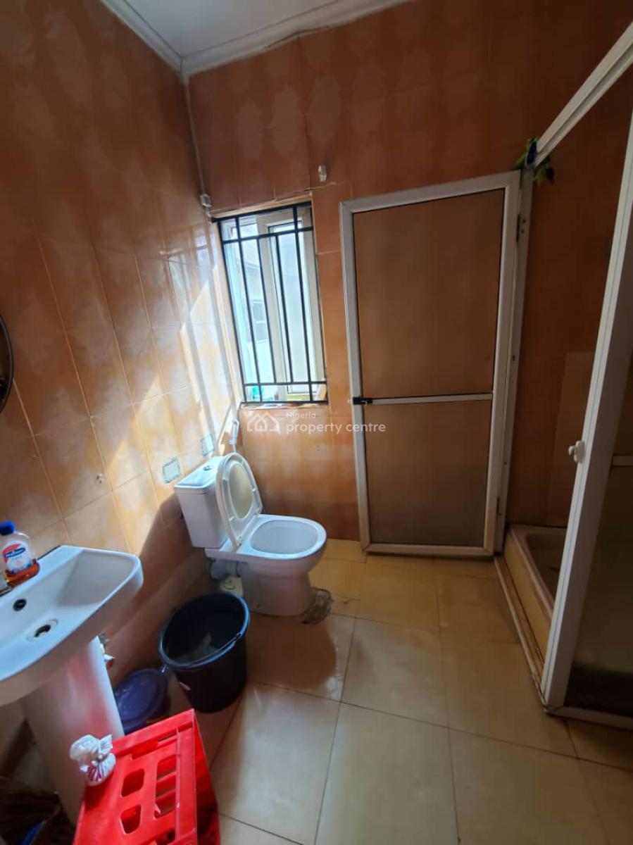 Spacious 2 Bedroom Flats, Lekki Phase 1, Lekki, Lagos, Flat / Apartment for Rent