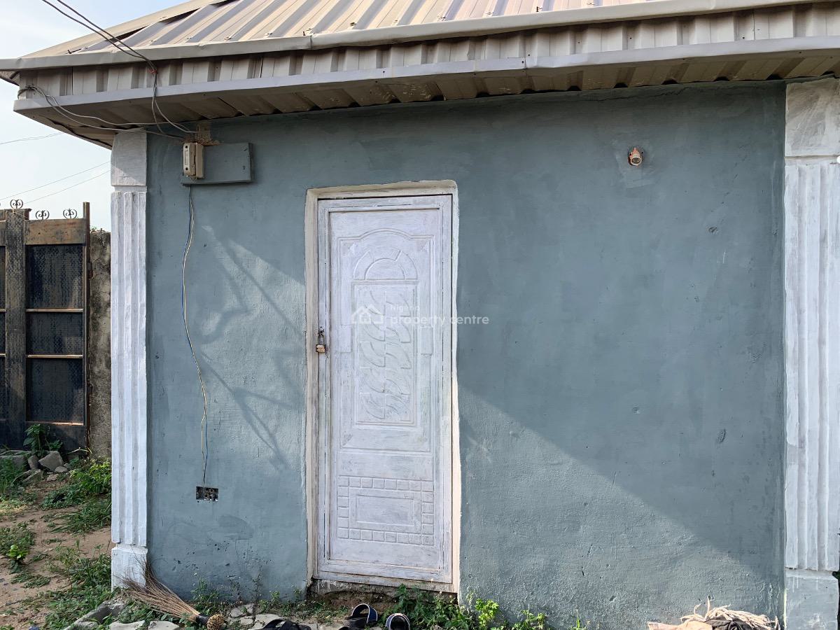 2unit of 1bedroom/1unit of 2bedroom/ Security House, 34 Damilola Ogunsanya Heritage Estate Agunfoye Igbogbo Ikorodu Lagos, Ikorodu, Lagos, Block of Flats for Sale