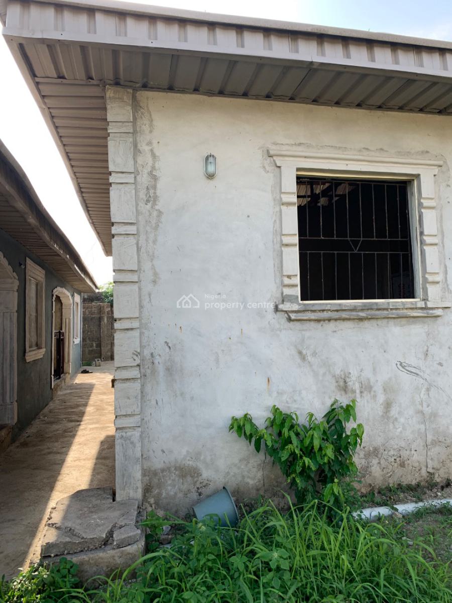 2unit of 1bedroom/1unit of 2bedroom/ Security House, 34 Damilola Ogunsanya Heritage Estate Agunfoye Igbogbo Ikorodu Lagos, Ikorodu, Lagos, Block of Flats for Sale