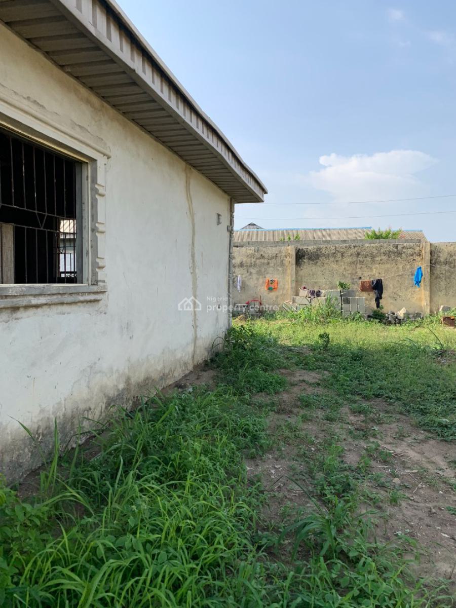 2unit of 1bedroom/1unit of 2bedroom/ Security House, 34 Damilola Ogunsanya Heritage Estate Agunfoye Igbogbo Ikorodu Lagos, Ikorodu, Lagos, Block of Flats for Sale