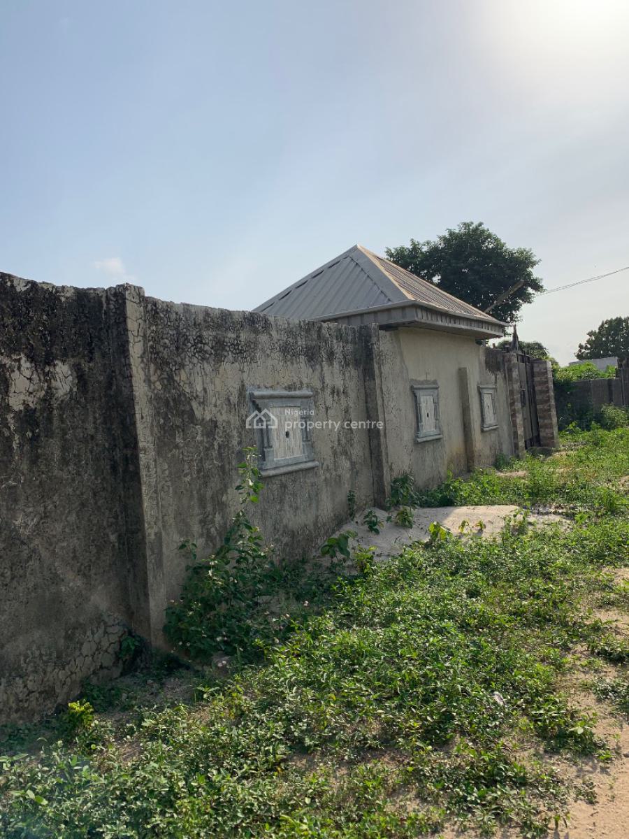2unit of 1bedroom/1unit of 2bedroom/ Security House, 34 Damilola Ogunsanya Heritage Estate Agunfoye Igbogbo Ikorodu Lagos, Ikorodu, Lagos, Block of Flats for Sale