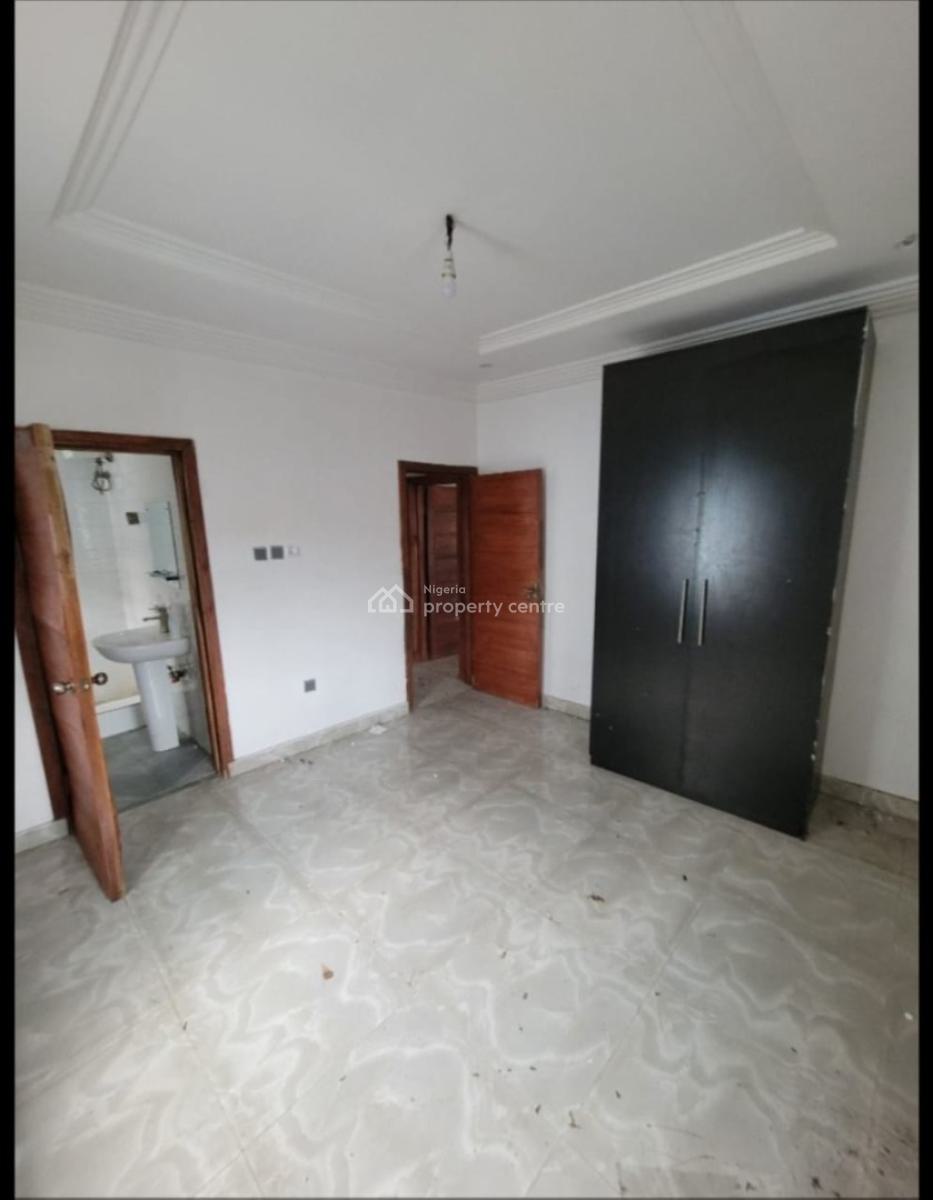 Cleana Serviced 3bedroom Terrace in a Secured Estate, Lekki Phase 1, Lekki, Lagos, Flat / Apartment for Rent