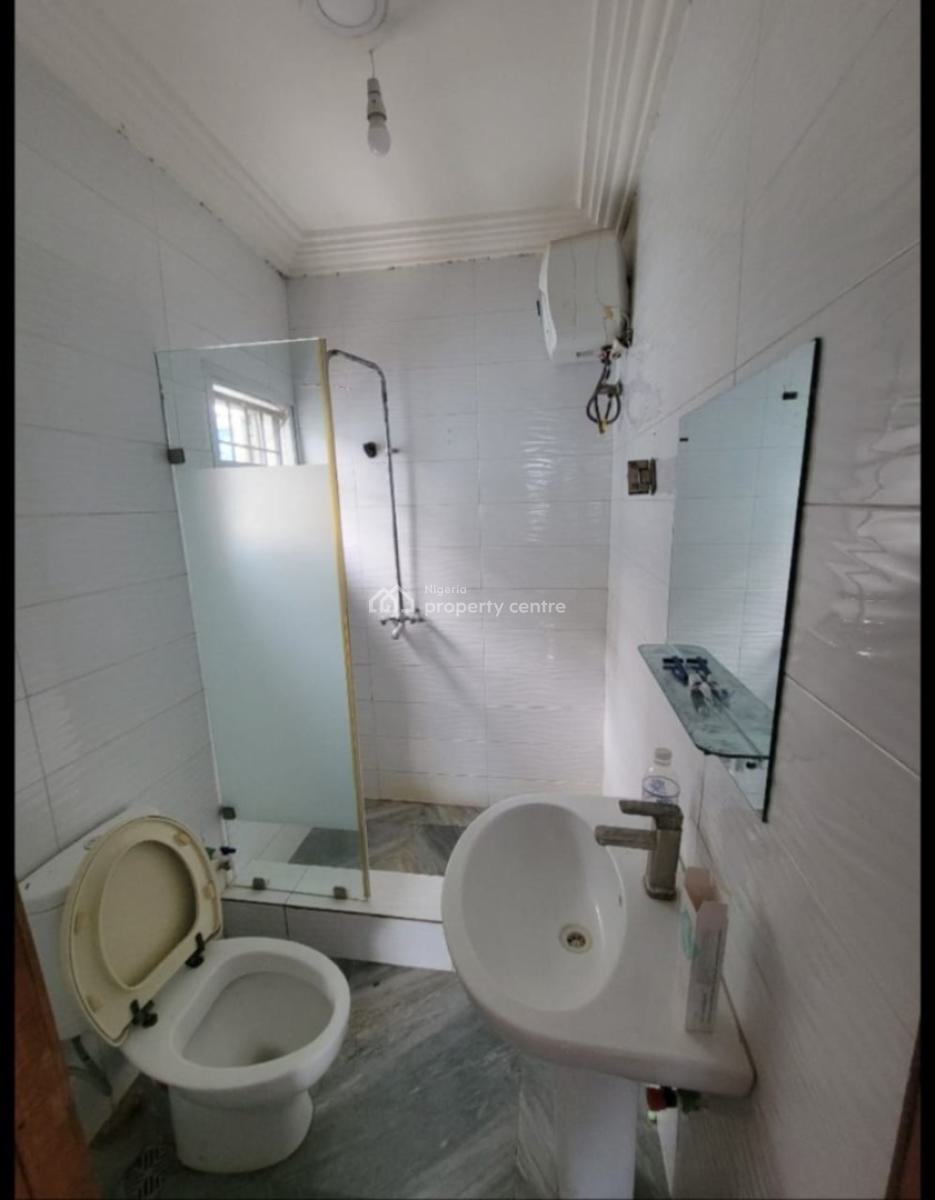 Cleana Serviced 3bedroom Terrace in a Secured Estate, Lekki Phase 1, Lekki, Lagos, Flat / Apartment for Rent