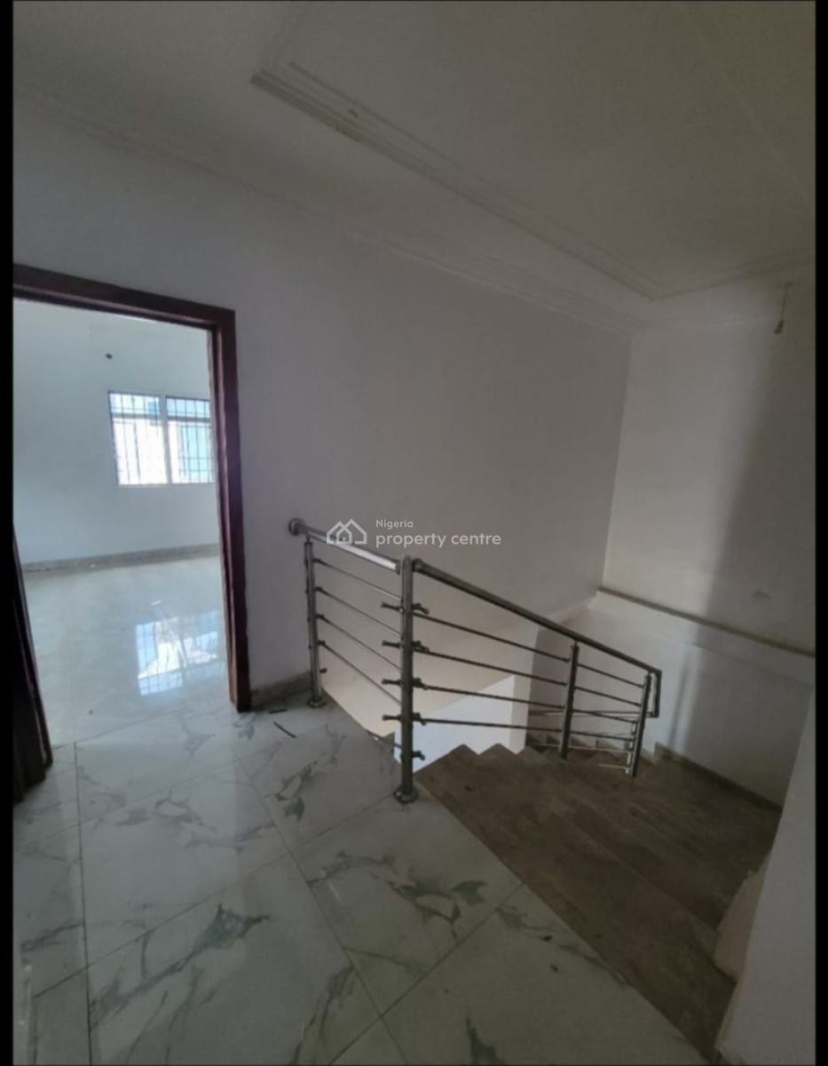Cleana Serviced 3bedroom Terrace in a Secured Estate, Lekki Phase 1, Lekki, Lagos, Flat / Apartment for Rent