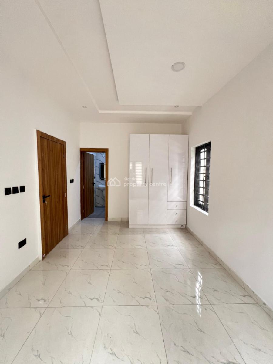 Lovely 2 Bedroom Apartment with Swimming Pool,and Elevator, Lekki Phase 1, Lekki, Lagos, Block of Flats for Sale