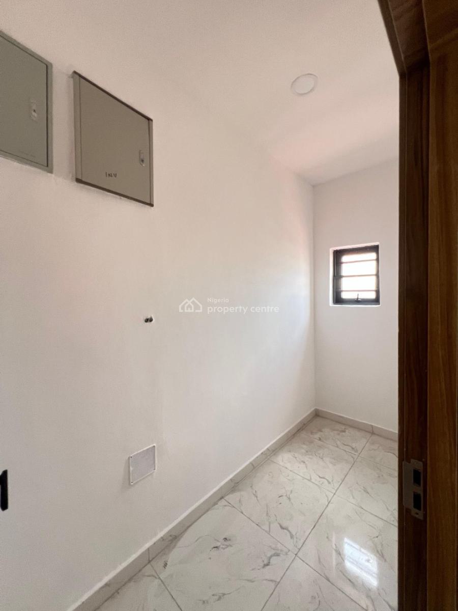 Contemporary 2 Bedroom Apartment with Swimming Pool and Elevators Suit, Lekki Phase 1, Lekki, Lagos, Block of Flats for Sale