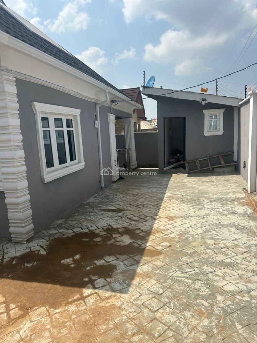 3 Bedrooms Bungalow with Bq, Kasumu Estate, Akala, Victoria Island (vi), Lagos, Detached Bungalow for Sale