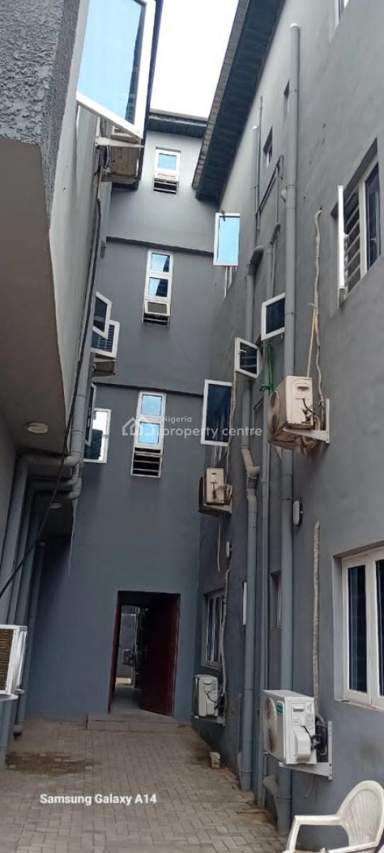 Luxury 3 Bedroom Apartment, Ajose Street, Off Jubril Martins Street, Surulere, Lagos, Flat / Apartment for Rent