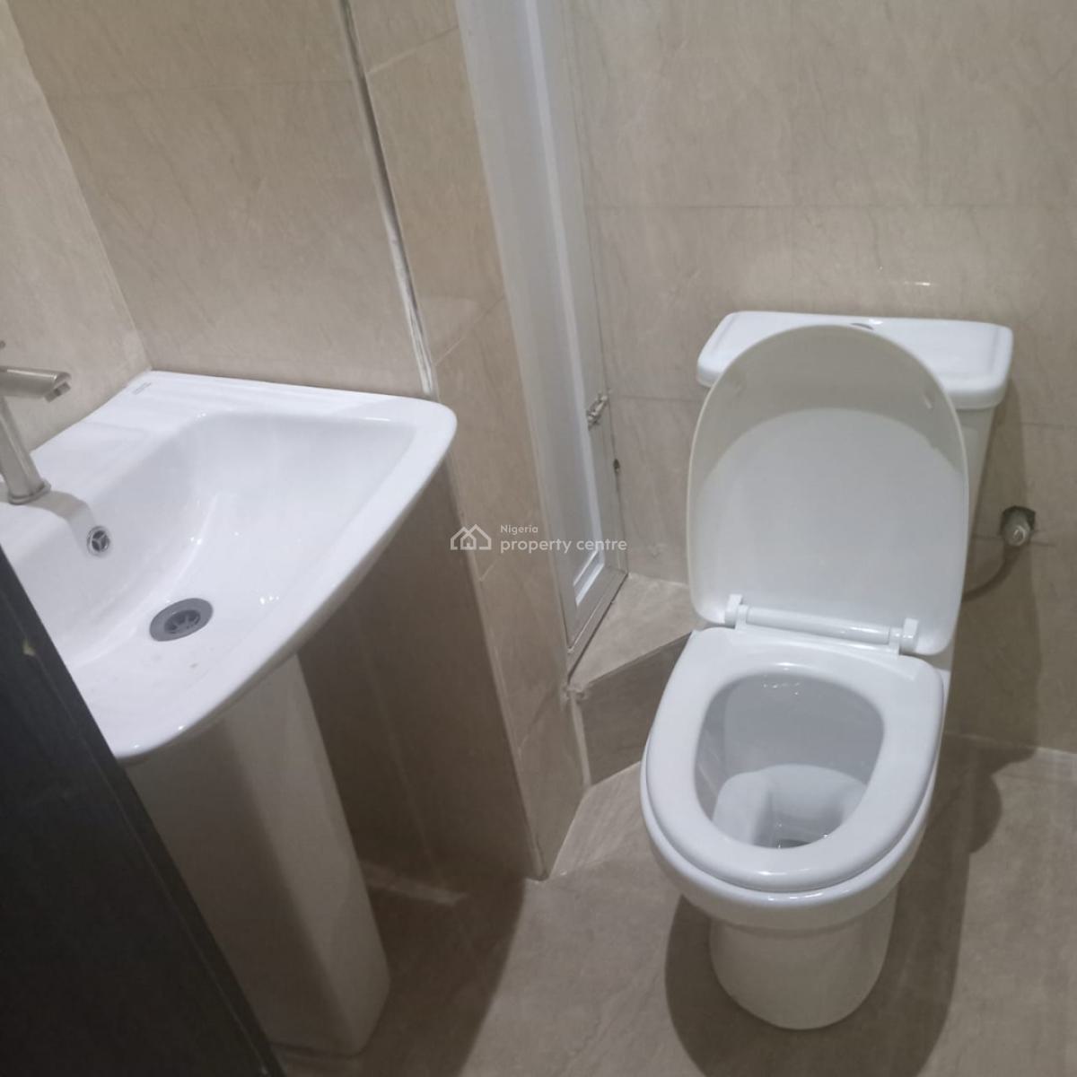 3 Bedroom Flat Apartment, Surulere, Lagos, Flat / Apartment for Sale