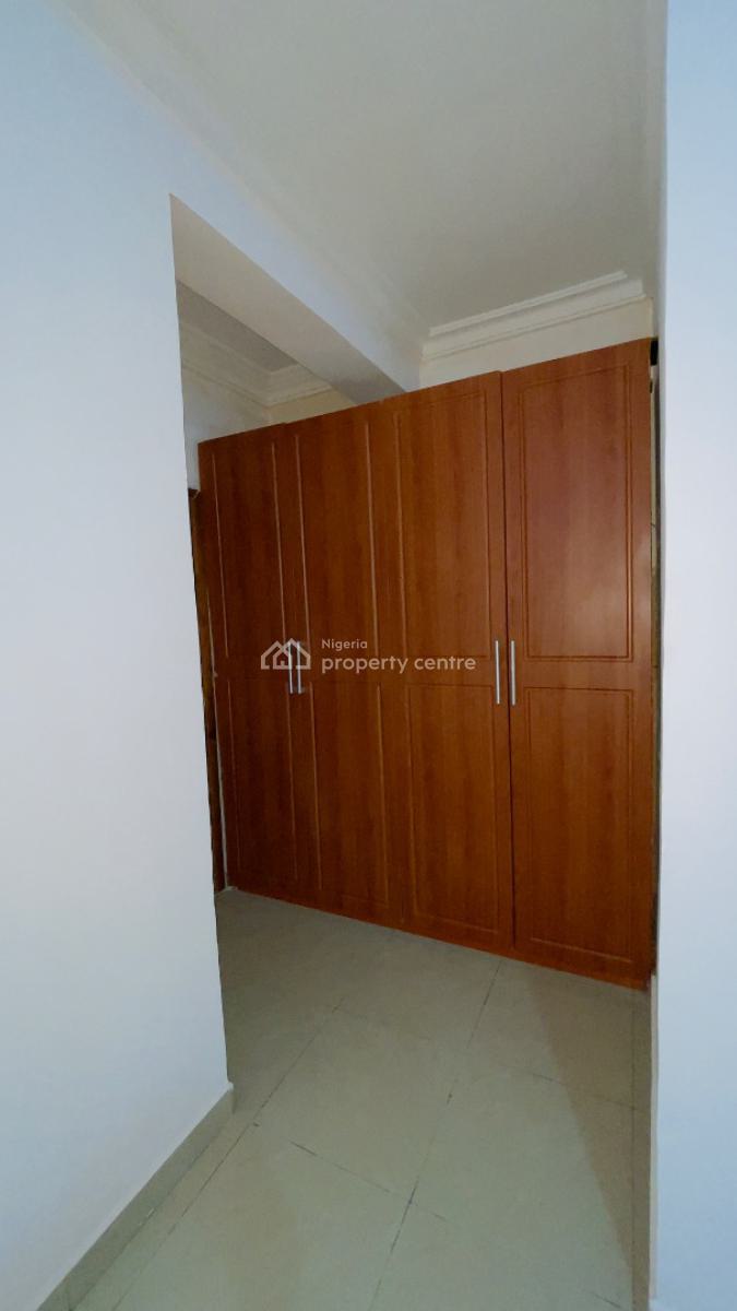 Well Renovated Self Serviced 3bedroom Flat with a Room Bq, Dele Adedeji, Lekki Phase 1, Lekki, Lagos, Flat / Apartment for Rent