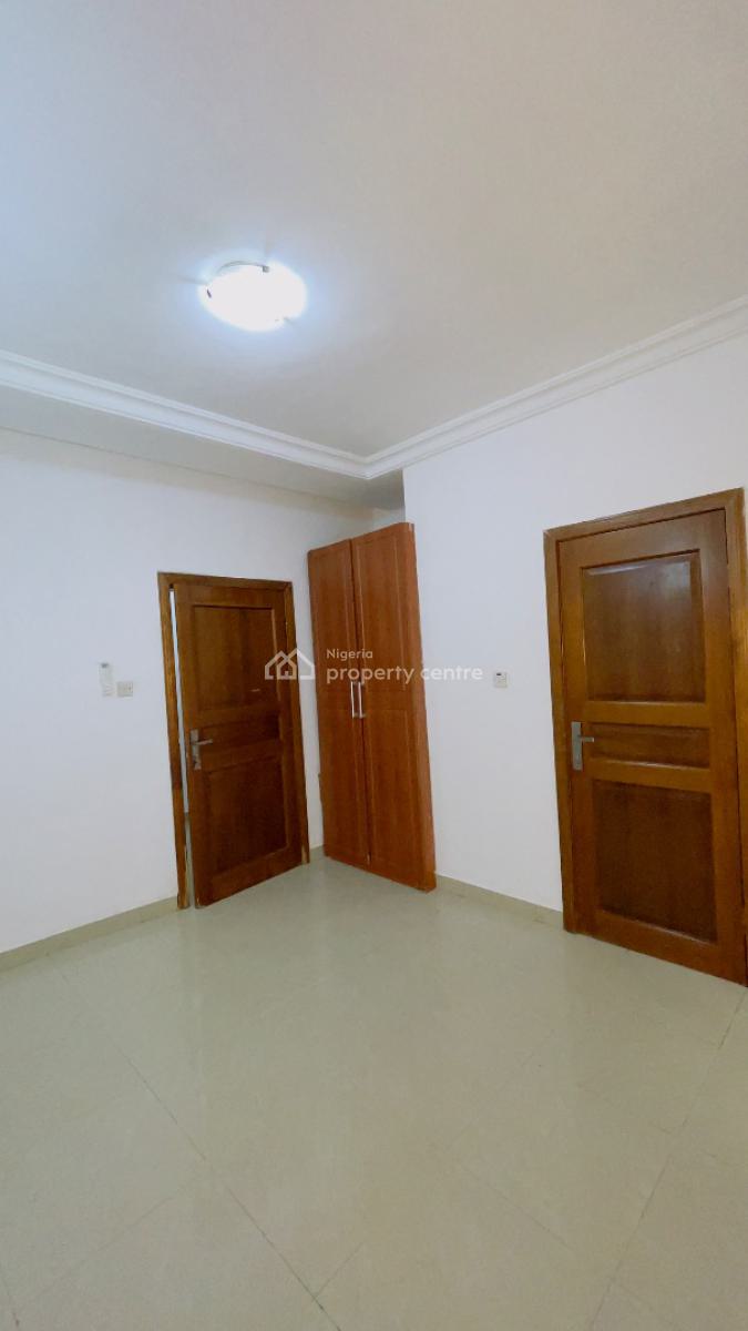 Well Renovated Self Serviced 3bedroom Flat with a Room Bq, Dele Adedeji, Lekki Phase 1, Lekki, Lagos, Flat / Apartment for Rent
