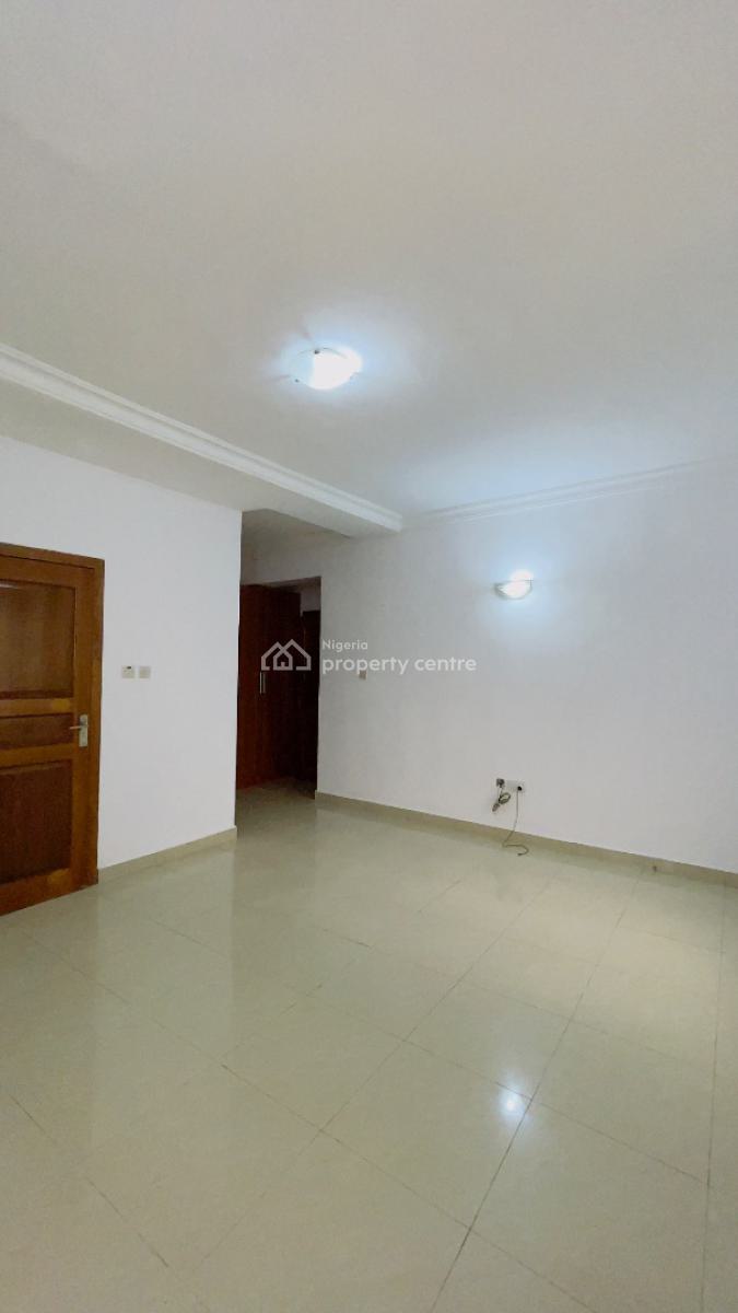Well Renovated Self Serviced 3bedroom Flat with a Room Bq, Dele Adedeji, Lekki Phase 1, Lekki, Lagos, Flat / Apartment for Rent