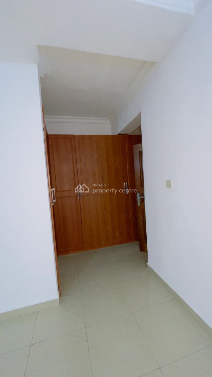 Well Renovated Self Serviced 3bedroom Flat with a Room Bq, Dele Adedeji, Lekki Phase 1, Lekki, Lagos, Flat / Apartment for Rent