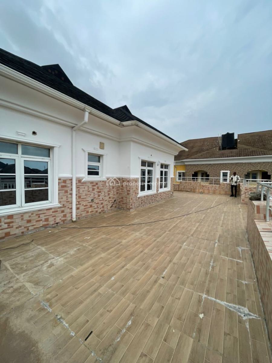 Serviced 3 Bedroom Penthouse with Bq in a Secured Estate, Chevron, Lekki, Lagos, Flat / Apartment for Rent