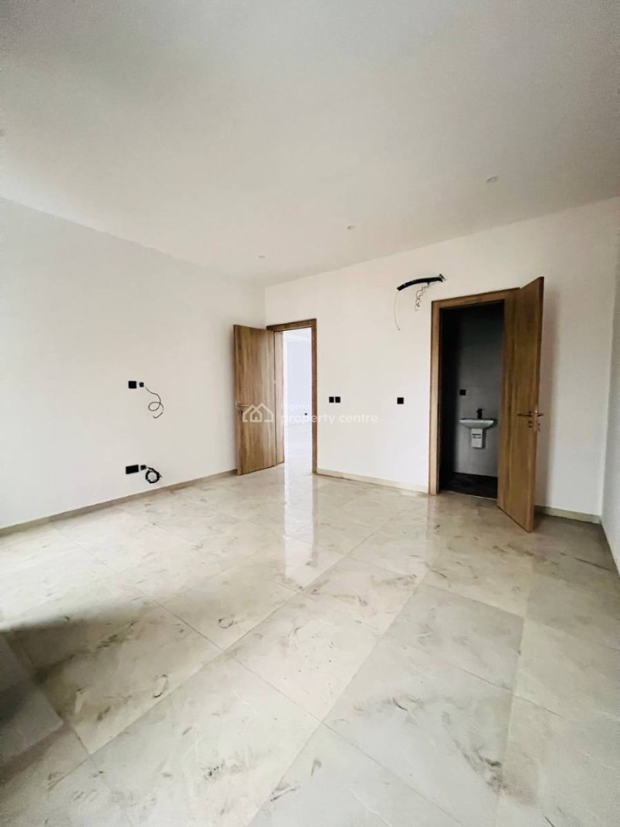 1 Bedroom Apartment, in a Gated and Secured Estate, Lekki Phase 1, Lekki, Lagos, Block of Flats for Sale